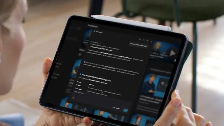 AI Assistent – Frage eingeben und direkt zur passenden Lektion springen